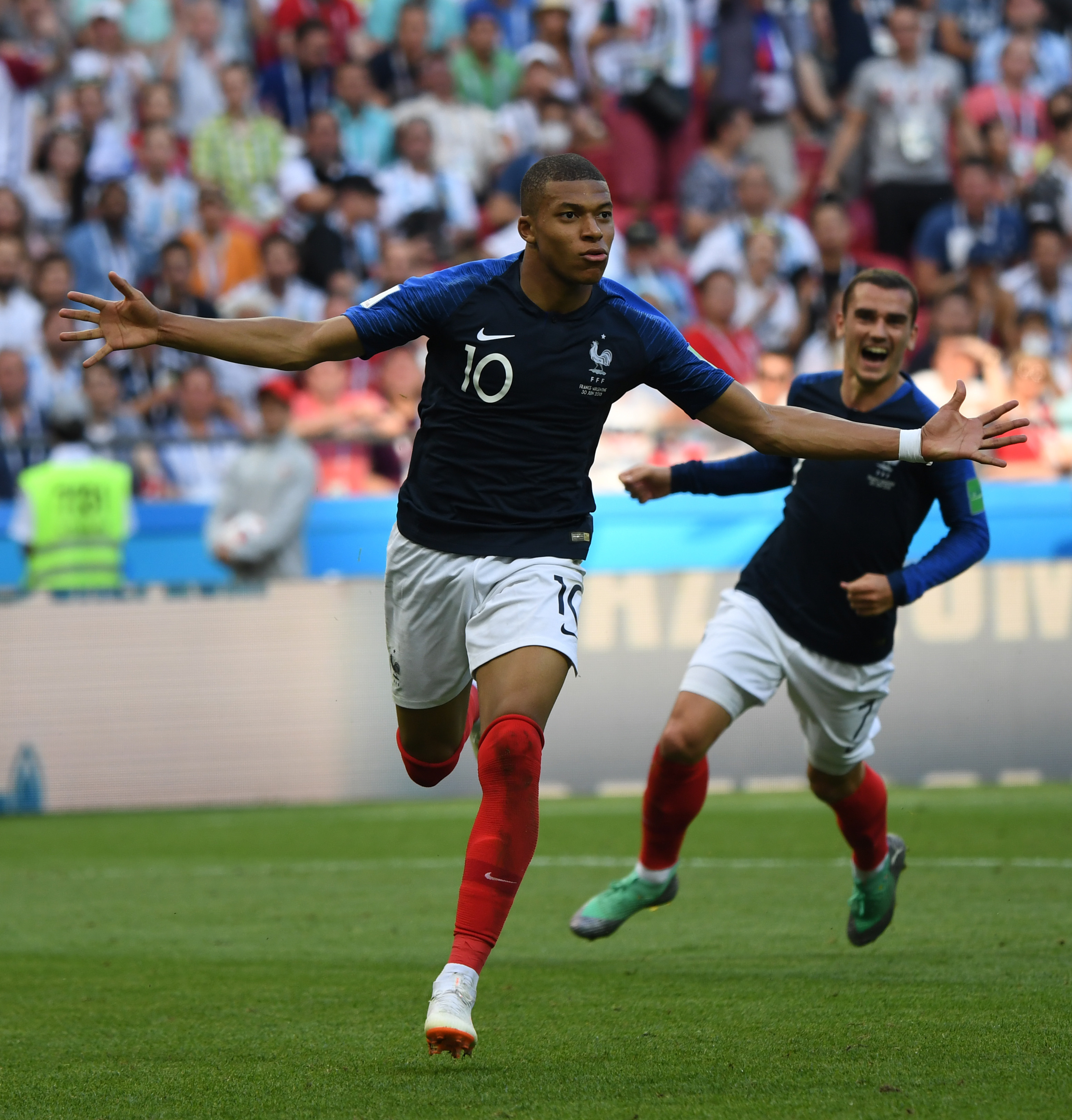 英超半场：布鲁克斯屡失良机，伯恩茅斯暂0-0闷平伯恩利（英超半场战报：布鲁克斯屡失良机，伯恩茅斯暂与伯恩利0-0互交白卷）