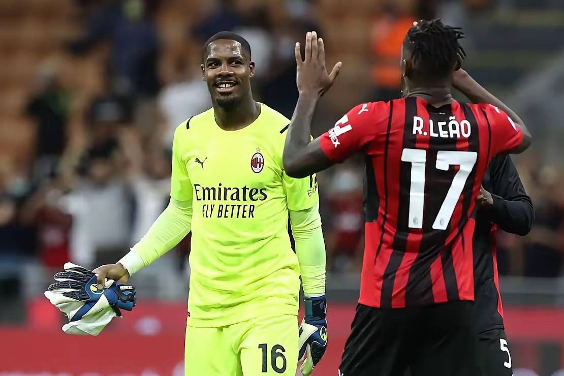 上光荣榜，大连英博一线队主教练李国旭获得辽宁五一劳动奖章