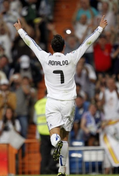 斯帕莱蒂：当后卫不是就为了断对手的球，拿球时要享受比赛（斯帕莱蒂：后卫职责不止断球，持球要享受比赛）